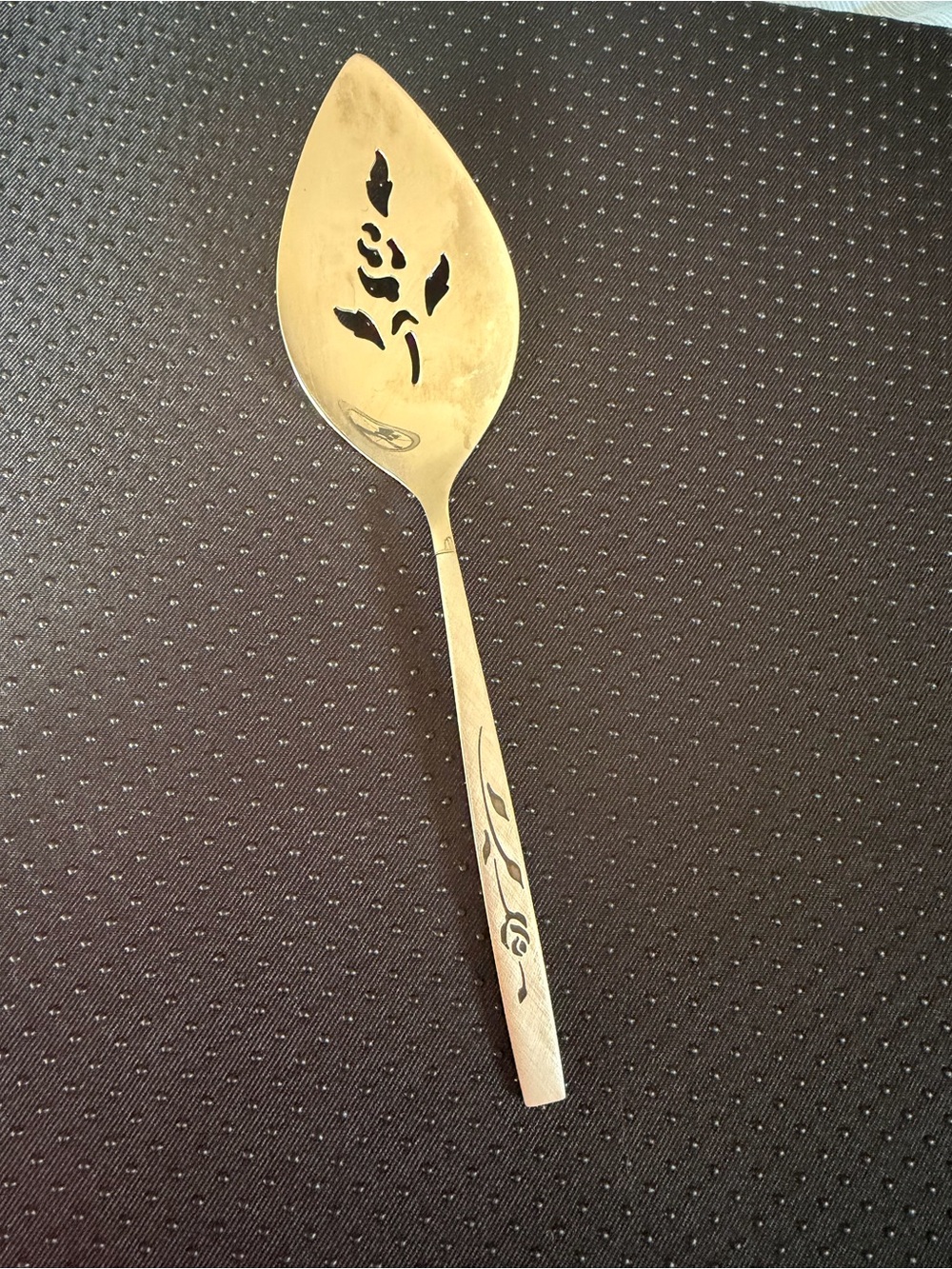 Vintage Oneida Oneidacraft Deluxe Lasting Rose Pierced Pie Cake Server Stainless